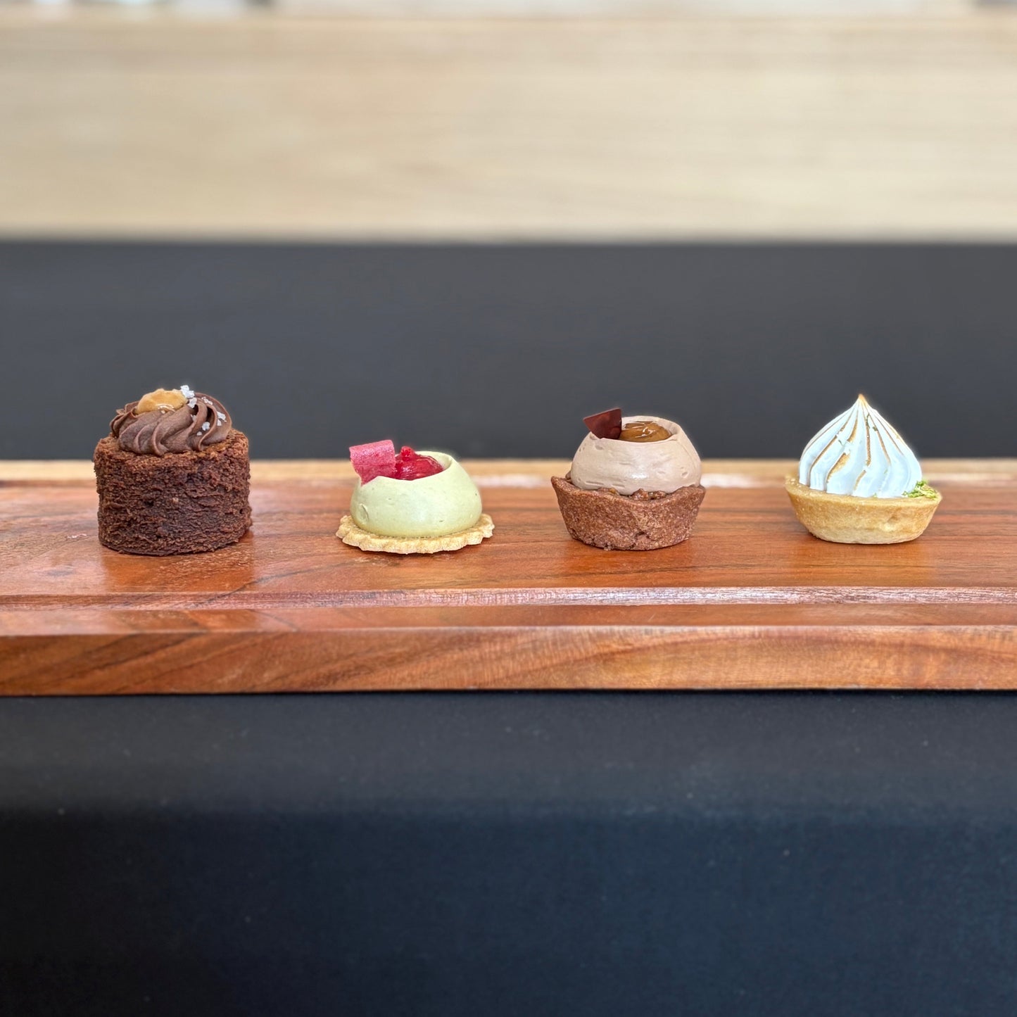 Box of 12 mignardises (your choice)