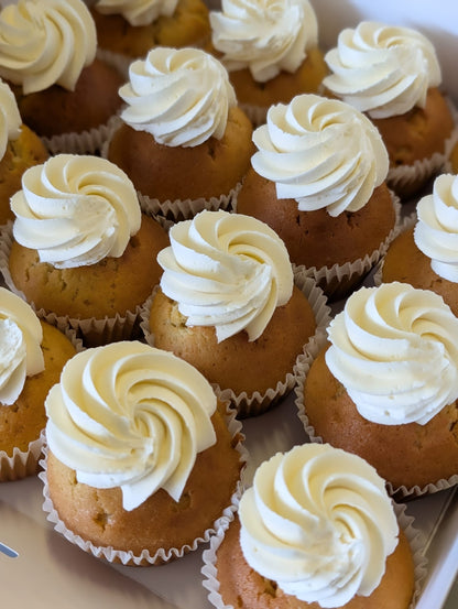 Box of 16 cupcakes